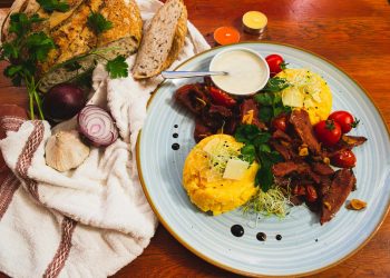 HoReCa românească: valoarea pieței crește, dar unitățile scad iar profitul rămâne redus