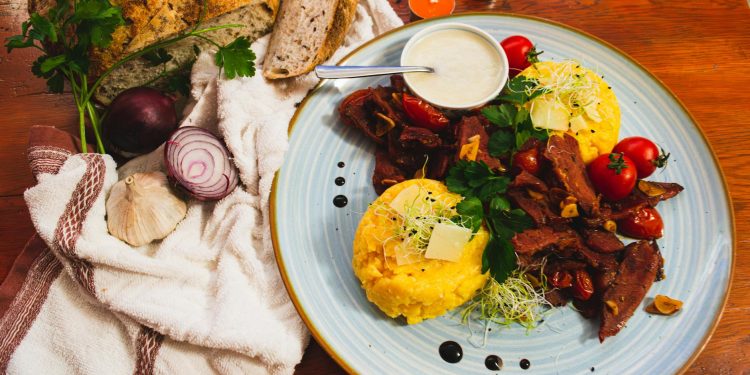 HoReCa românească: valoarea pieței crește, dar unitățile scad iar profitul rămâne redus