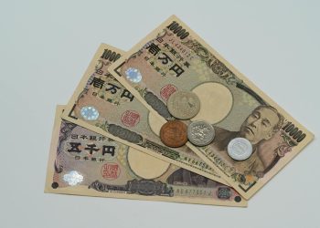 Japonia intervine rar pe piața valutară pentru a susține yenul