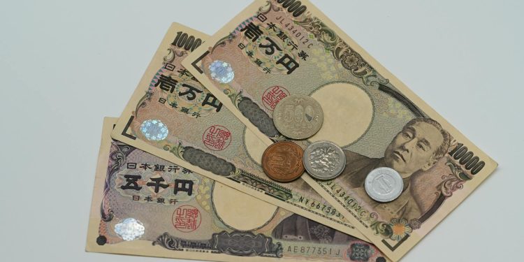Japonia intervine rar pe piața valutară pentru a susține yenul