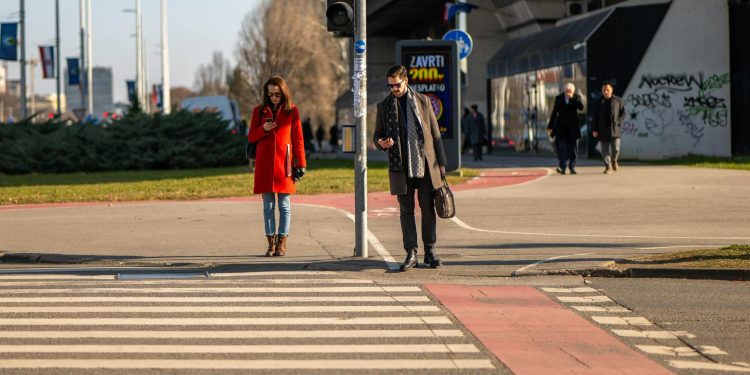 Botoșani testează treceri de pietoni proiectate cu laser pentru vizibilitate sporită