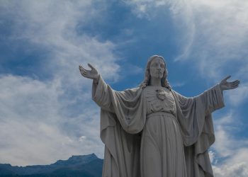 Trump șterge o postare AI cu imagine similară lui Iisus, respinsă de susținători