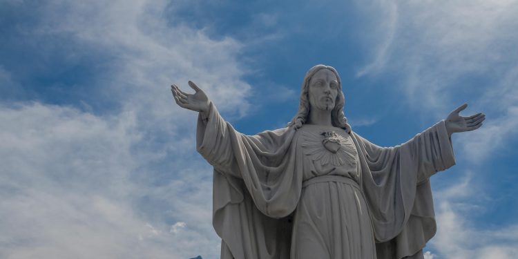 Trump șterge o postare AI cu imagine similară lui Iisus, respinsă de susținători