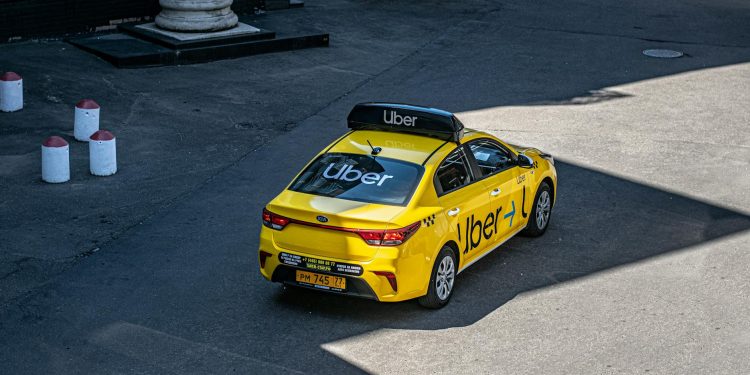 Uber pregătește miliarde pentru flote de mașini autonome și robotaxiuri