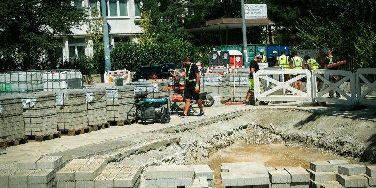 Bucureștiul în schimbare: cum s-a pierdut locul pentru joacă în fața blocurilor