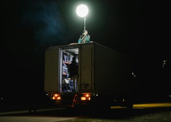 Trailer oficial pentru Verity: Anne Hathaway și Dakota Johnson într-un triunghi amoros