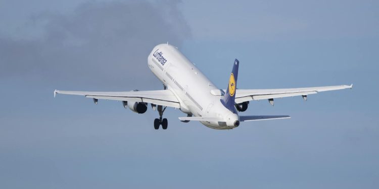 Greve la Lufthansa: sute de zboruri anulate și avertisment pentru proteste viitoare