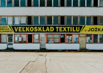 Astronauții Artemis II raportează vedere clară a Lunii și a Pământului în trecerea lor istorică