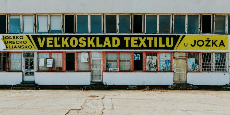 Astronauții Artemis II raportează vedere clară a Lunii și a Pământului în trecerea lor istorică