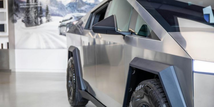 Tesla începe producția robotaxiului Cybercab, promite cost redus