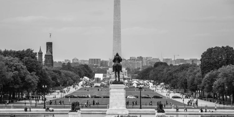 Lideri politici și corporații participă la reuniunea Bilderberg în context transatlantic tensionat