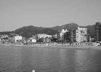 Andrea Bocelli: costul unei zile la plaja privată Alpemare din Italia