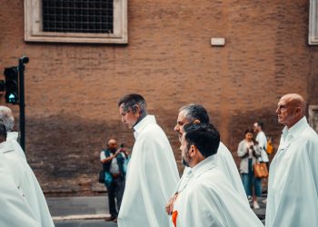 Peste 50 km de Alger: Poliția anunță gestionarea a două tentative de atentat în timpul vizitei papei Leon