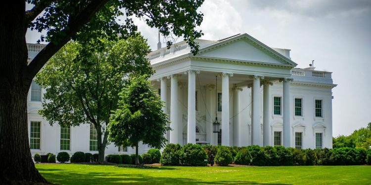 Lângă președintele Trump, un atacator la dineul de gală a fost identificat ca fiind Cole Tomas Allen