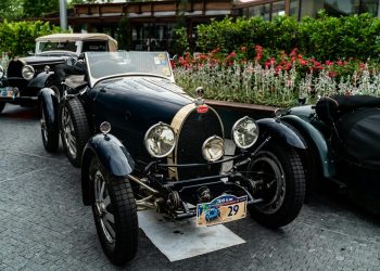 Porsche vinde rămasul acțiunilor Bugatti, iese din acționariat