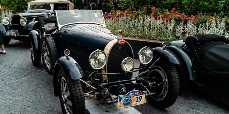 Porsche vinde rămasul acțiunilor Bugatti, iese din acționariat