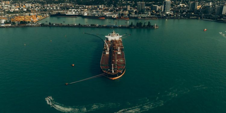 Ucraina lovește infrastructura petrolieră rusă: explozii la portul Novorosiisk