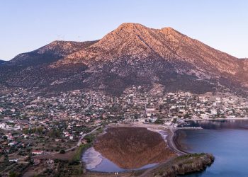 Vulcanul Methana de lângă Atena a acumulat magmă timp de 100.000 de ani, deși părea inactiv