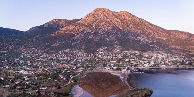 Vulcanul Methana de lângă Atena a acumulat magmă timp de 100.000 de ani, deși părea inactiv