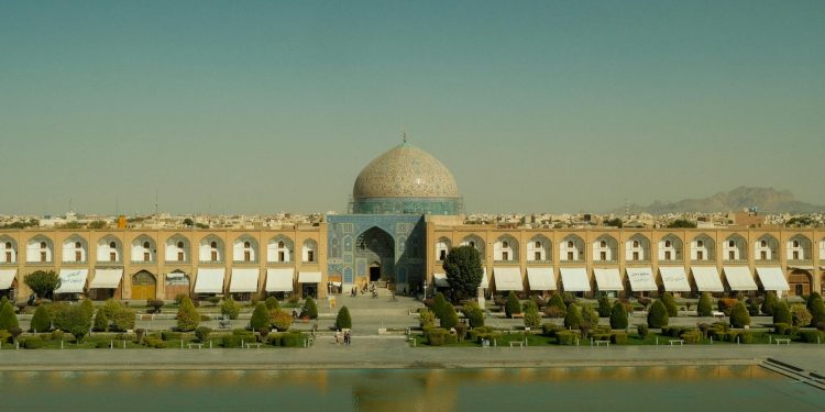 Iran acuză SUA că țin economia globală ostatică, comentând neposibila redeschidere a Strâmtorii Ormuz
