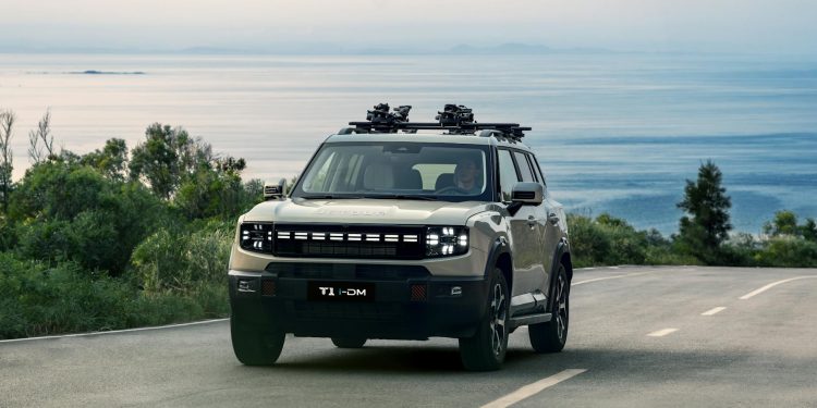 BYD Atto 2 DM-i: crossover PHEV ambițios într-un segment aglomerat