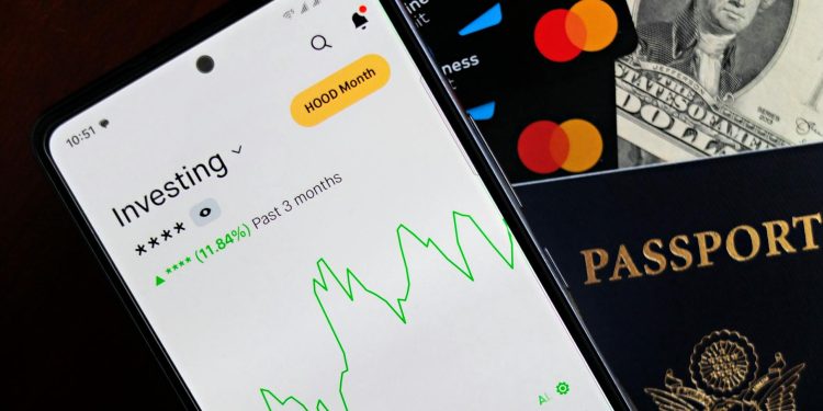 Trump efectuează 175 de tranzacții financiare în luna martie