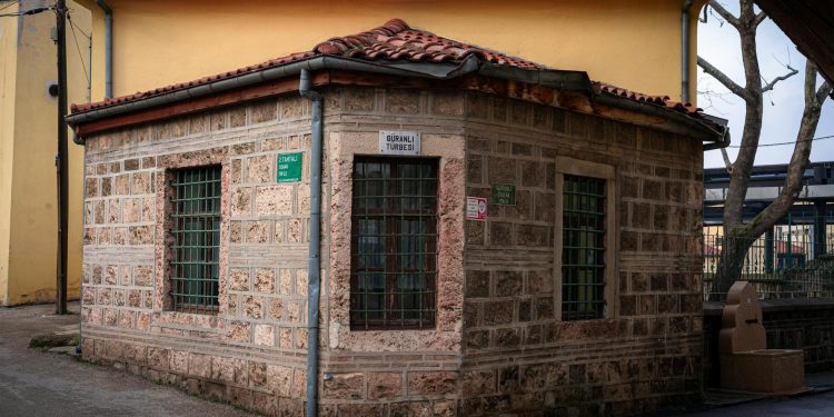 Piețele reacționează la discursul lui Trump: petrolul în creștere, acțiunile scad