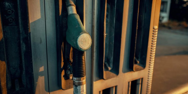 Bolojan: creșterea prețurilor la carburanți nu aduce câștig guvernului