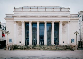 Descendent din familie influentă admite scuze pentru traficul de sclavi la un eveniment din Franța