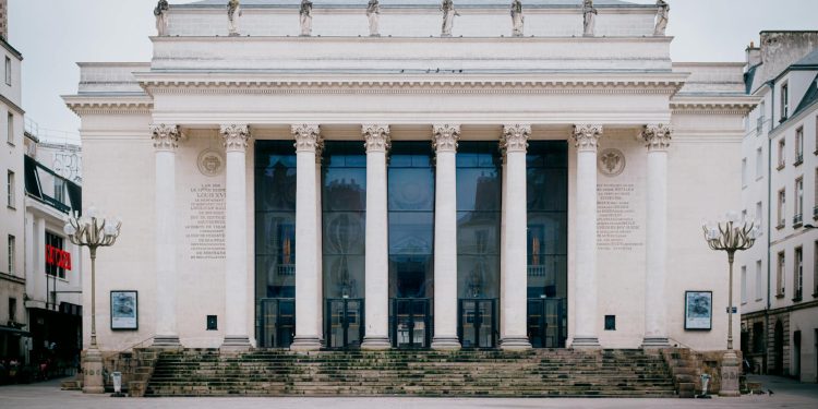 Descendent din familie influentă admite scuze pentru traficul de sclavi la un eveniment din Franța