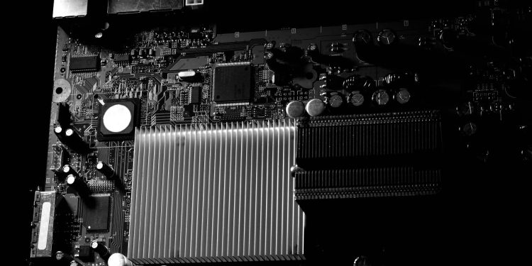 CE nu este de acord cu taxarea furnizorilor AI terți pe WhatsApp