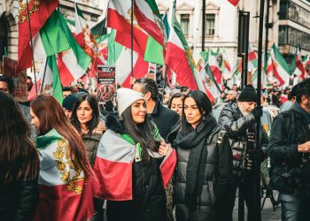 Israel se pregătește să lovească instalații energetice iraniene, așteaptă acordul SUA