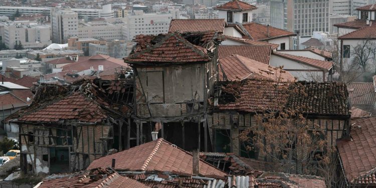 Lider opoziție din Ankara reținut într-o anchetă de corupție