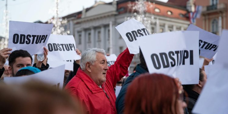 PSD Sibiu acuză intervenții socotite boți despre Bolojan; Grindeanu cere deratizare politică