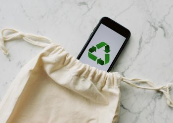 România caută soluții rapide pentru deșeurile textile, 160.000 de tone anual, fără sistem funcțional