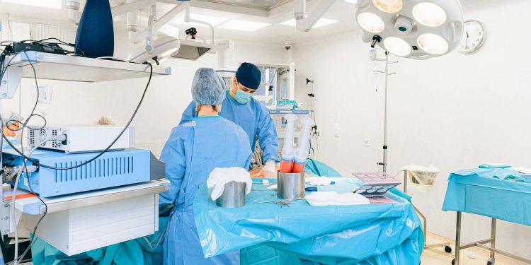 Chirurgia bariatrică: cum funcționează și de ce poate depăși injectiile de slăbit