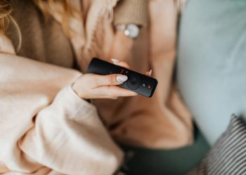 Izolarea muncii la distanță poate afecta sănătatea mintală