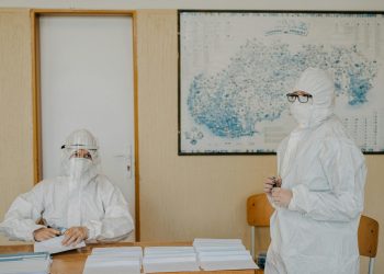 Google Gemini: asistentul AI poate redirecționa către sprijin în situații de sănătate mintală