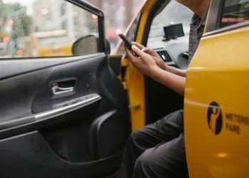 ITM Cluj: 921 șoferi ridesharing fără contract, amenzi de 3,8 milioane lei