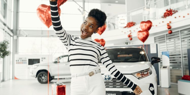 Euphoria sezonul 3 apare după patru ani, cu personaje adulte și omagiu lui Angus Cloud