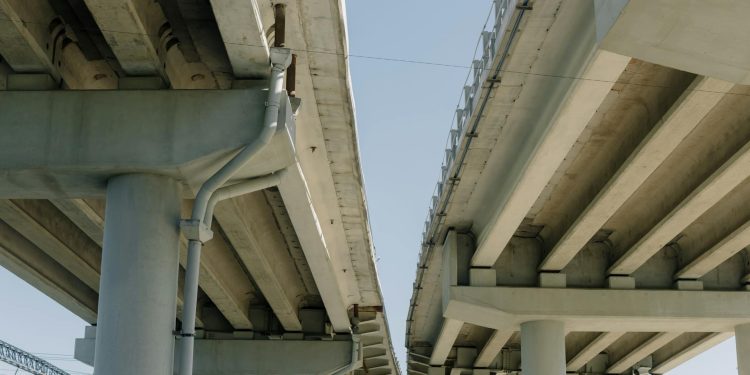 SUA amenință distrugerea infrastructurii energetice a Iranului în patru ore