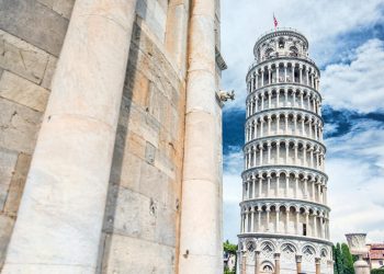 Trei români, arestați în Italia după furturi din duty-free la Pisa