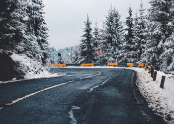 S&P Global Ratings menține ratingul României BBB-/A-3 cu perspectivă negativă