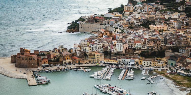 Italia devine paradis fiscal european pentru miliardari, stimulente fiscale atrăgând averi