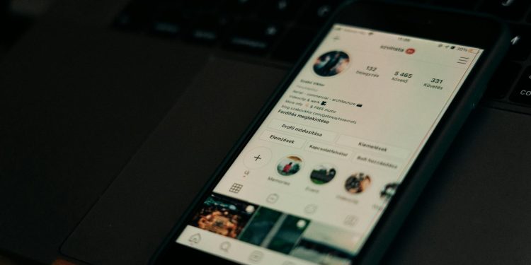 Instagram testează Instants: poze care dispar în 24 de ore, fără editare