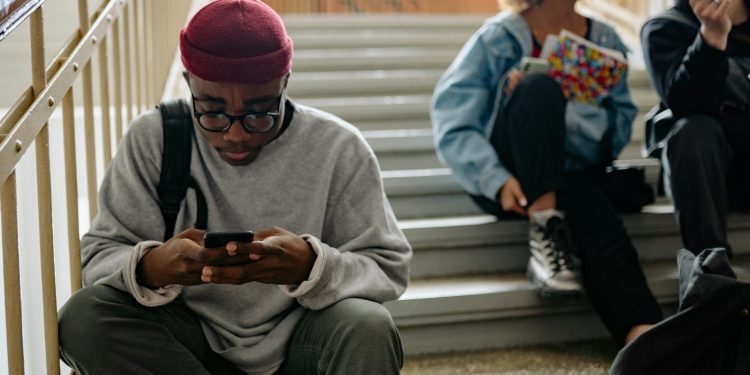 Absolventă Harvard pune frâna la social media și lansează curentul Appstinence