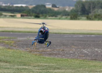 Elicopterul Apache lansează pentru prima oară o dronă kamikaze cu rază de acțiune mărită de 10 ori