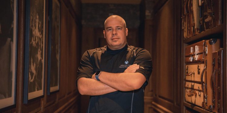 Bucătarul unui hotel de lux din Canada, acuzat de vânzare de substanțe mortale spre zeci de țări