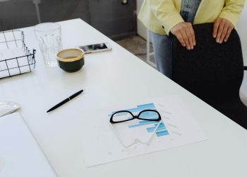 Bolojan prezintă direcții pentru reformarea companiilor de stat