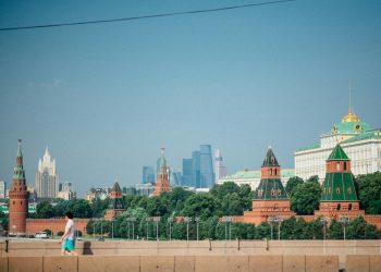 Șeful diplomației iraniene merge la Moscova pentru raport înaintea negocierilor de pace